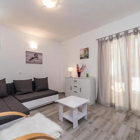 Raspovic - Kristina & Nina Apartment *