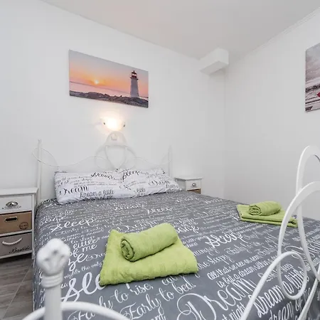 Raspovic - Kristina & Nina Apartment